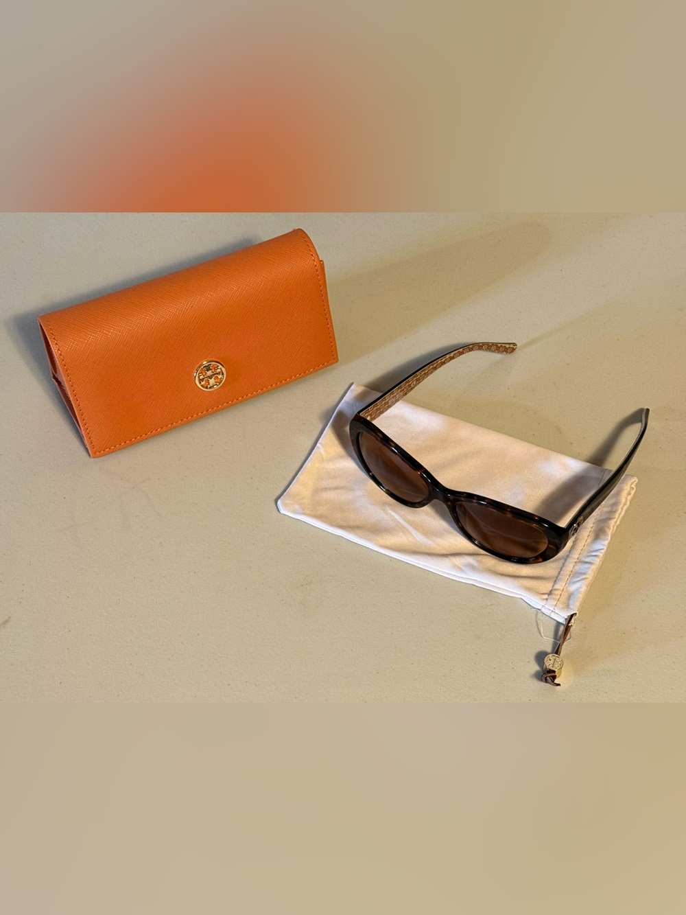 Tory Burch Brown Tortoiseshell Sunglasses with Logo-Accented Case Elegant!!